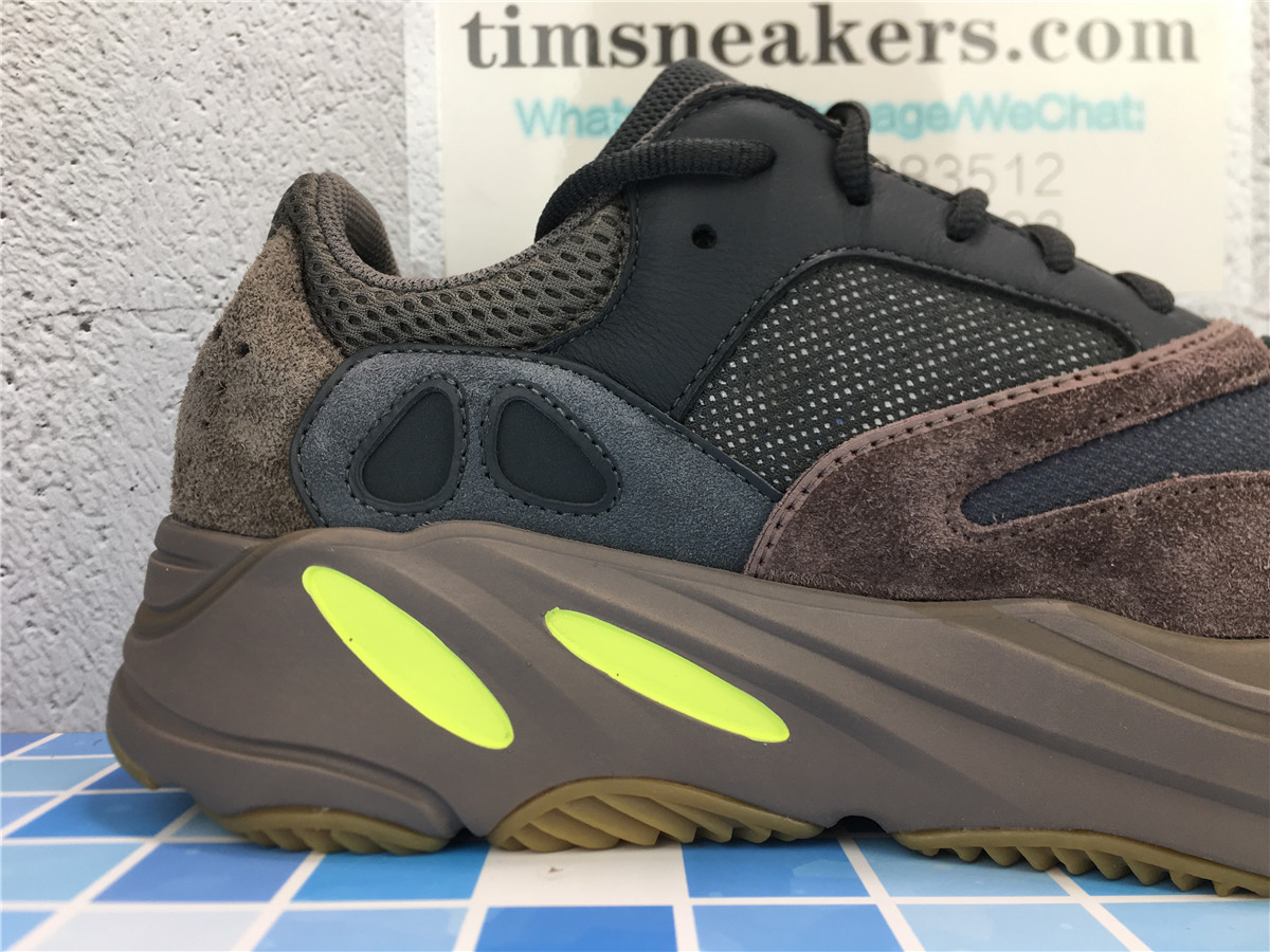 Yeezy Boost 700 Mauve EE9614